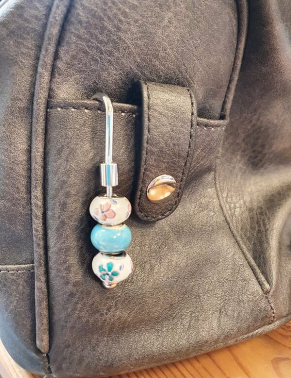 keyfinder-voorbeeld.jpg Keyfinder zilver blauw wit roze kralen